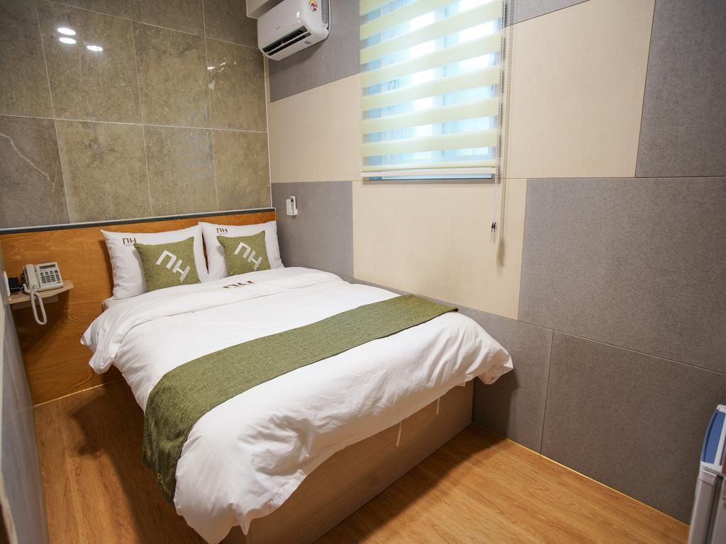 D.H Sinchon Guesthouse Seoul Eksteriør billede