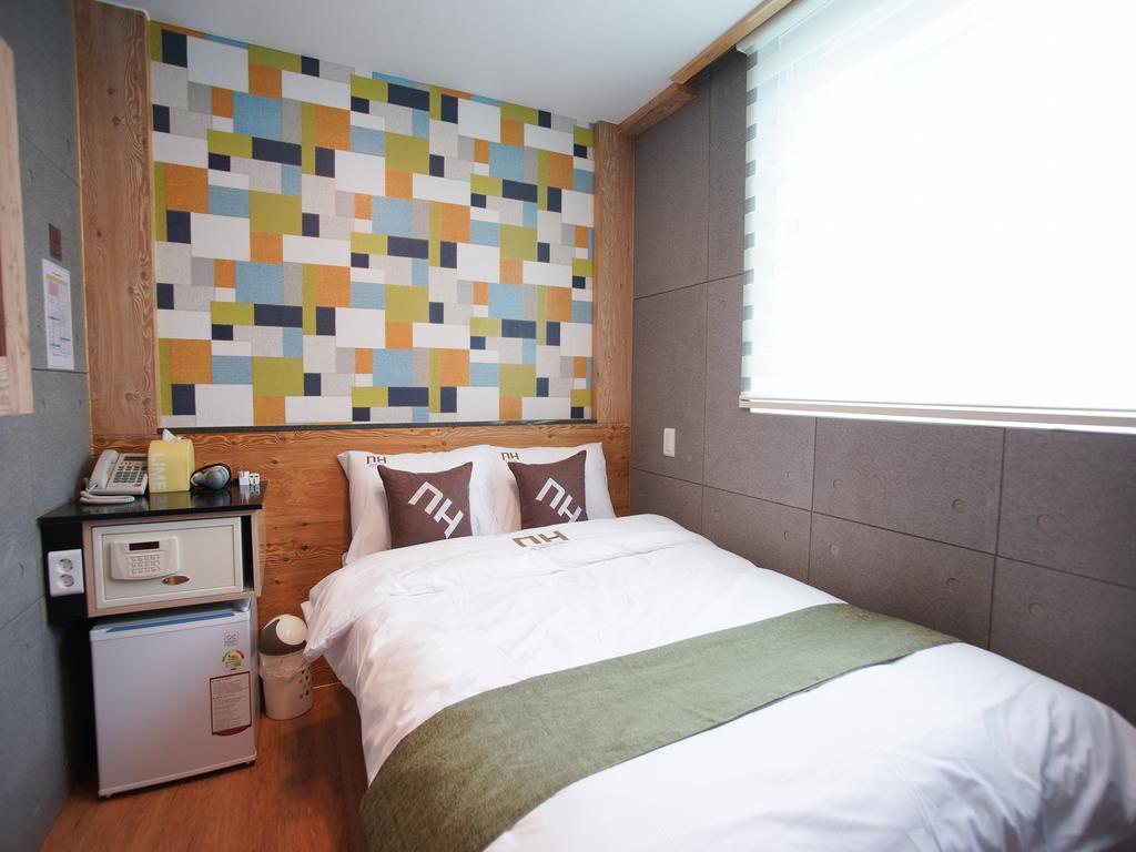D.H Sinchon Guesthouse Seoul Eksteriør billede