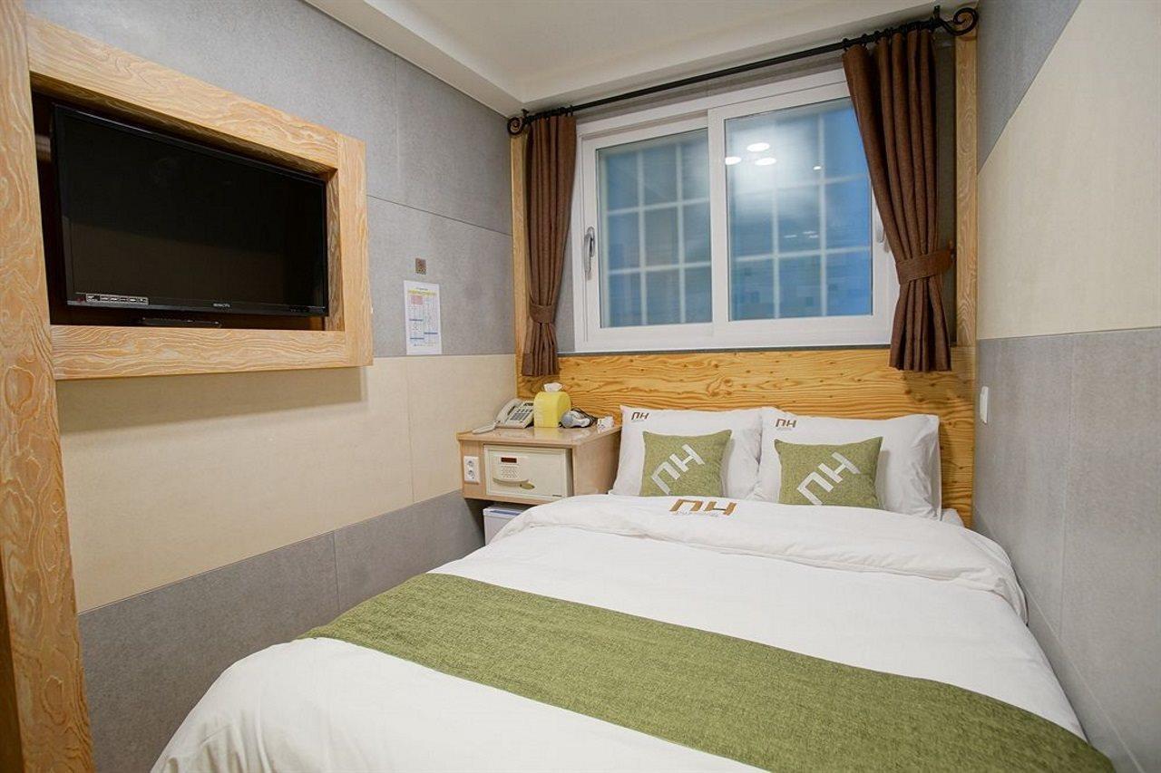 D.H Sinchon Guesthouse Seoul Eksteriør billede