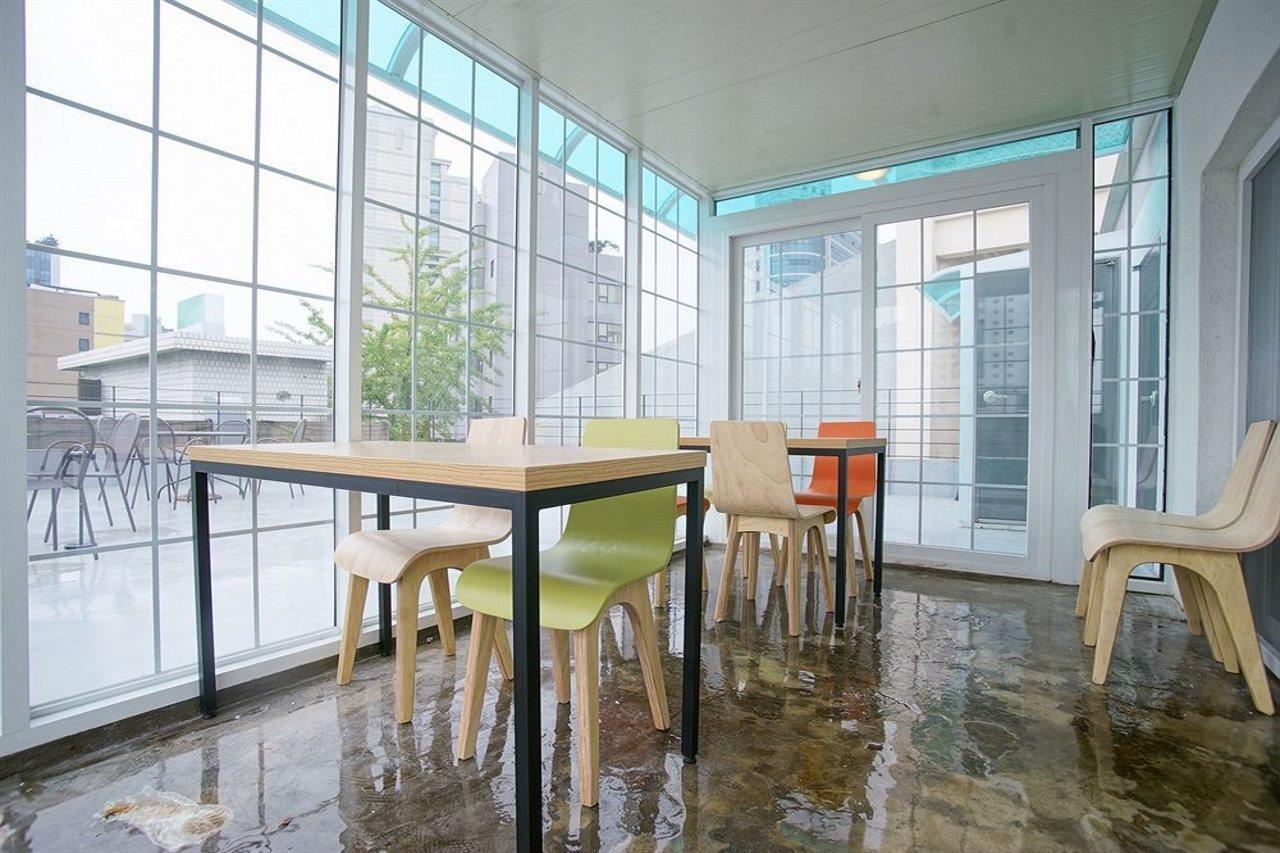 D.H Sinchon Guesthouse Seoul Eksteriør billede