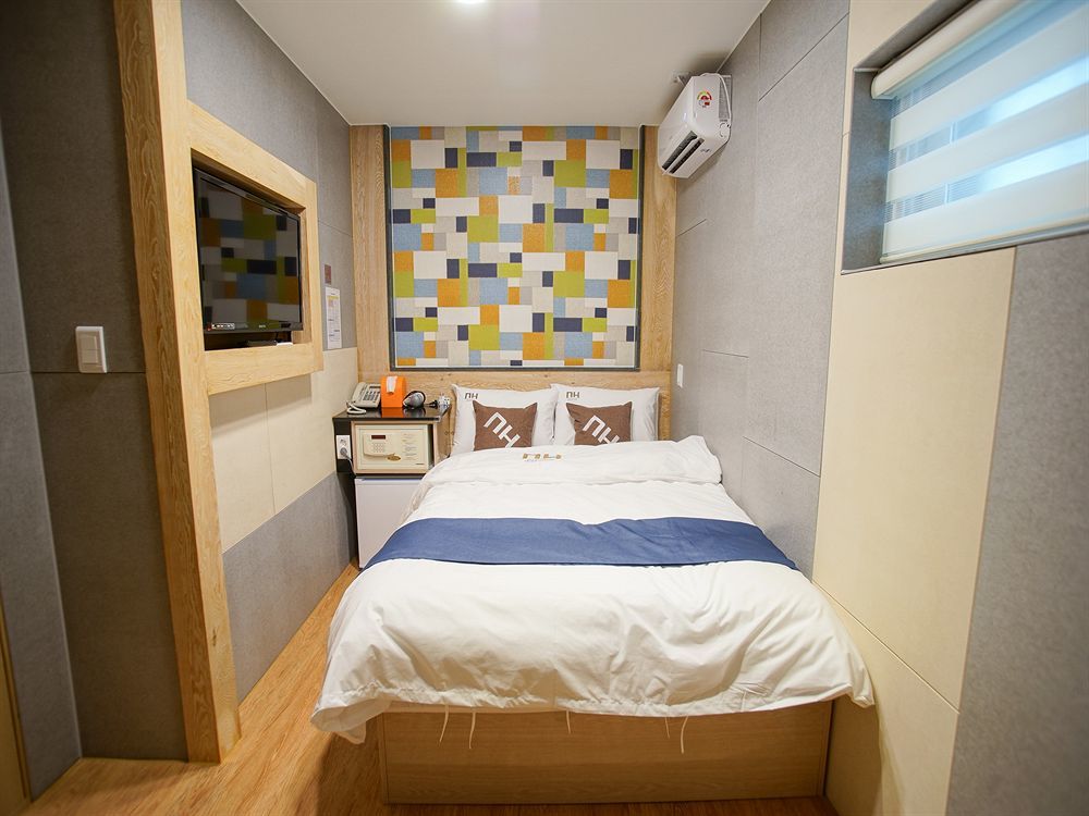 D.H Sinchon Guesthouse Seoul Eksteriør billede