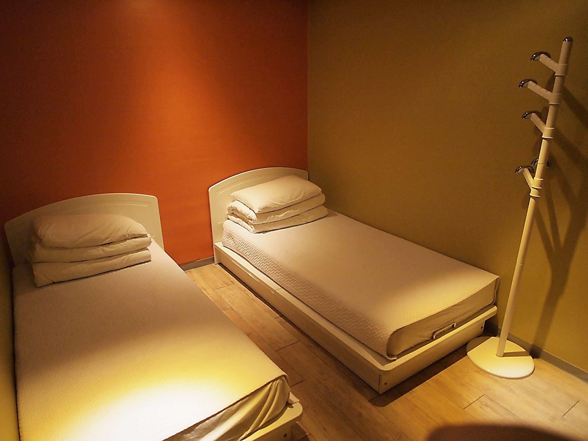 D.H Sinchon Guesthouse Seoul Eksteriør billede