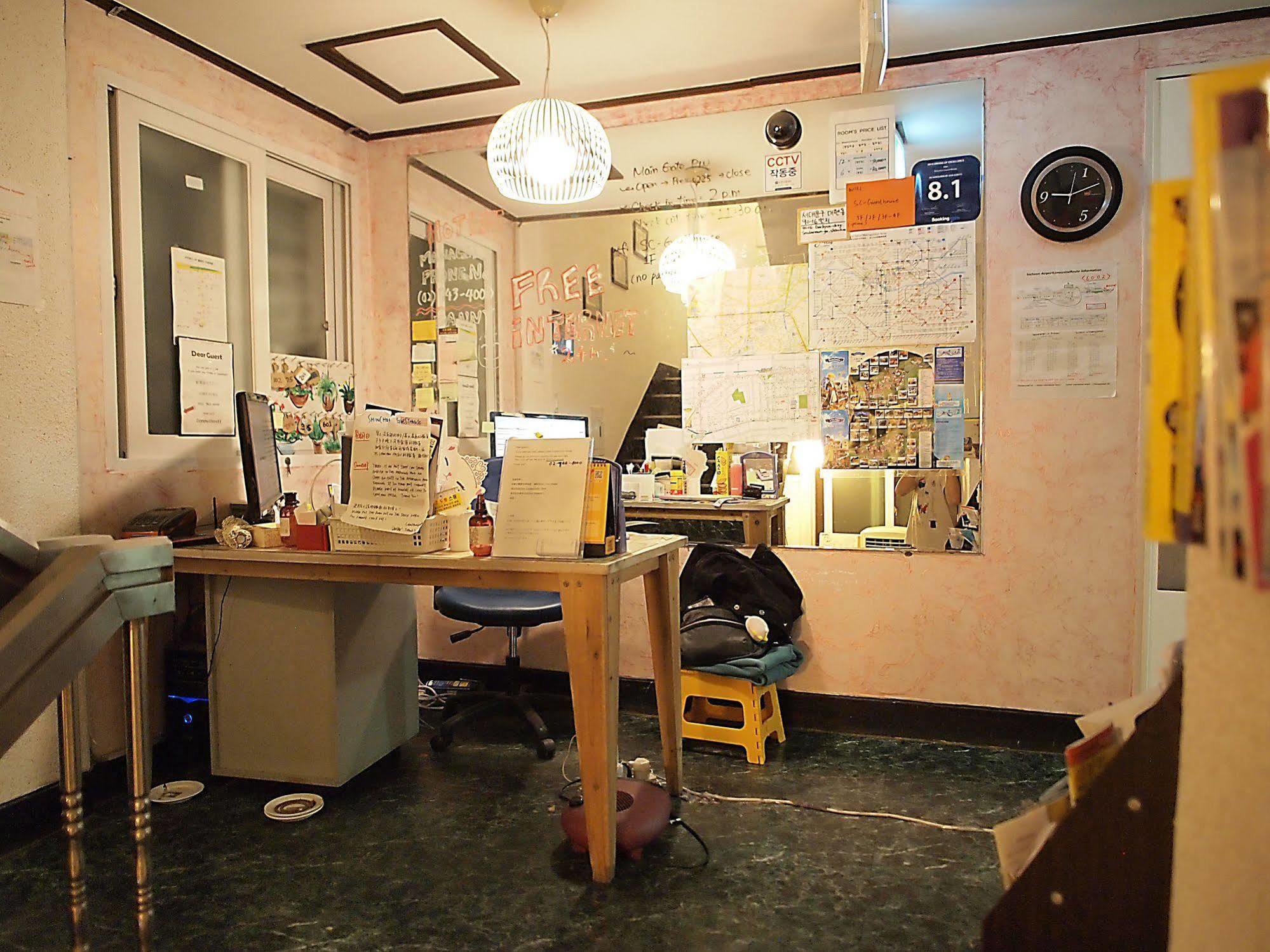 D.H Sinchon Guesthouse Seoul Eksteriør billede
