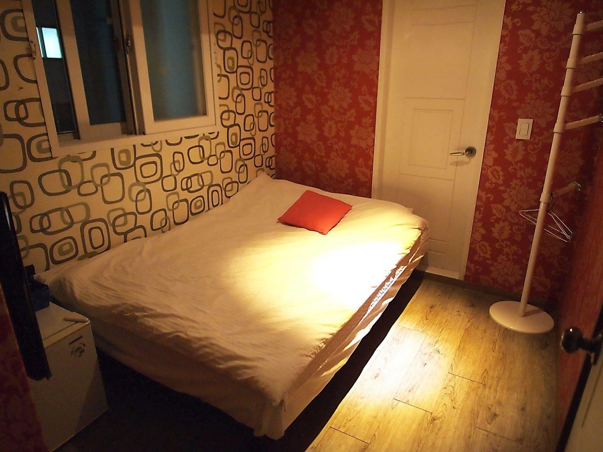 D.H Sinchon Guesthouse Seoul Eksteriør billede