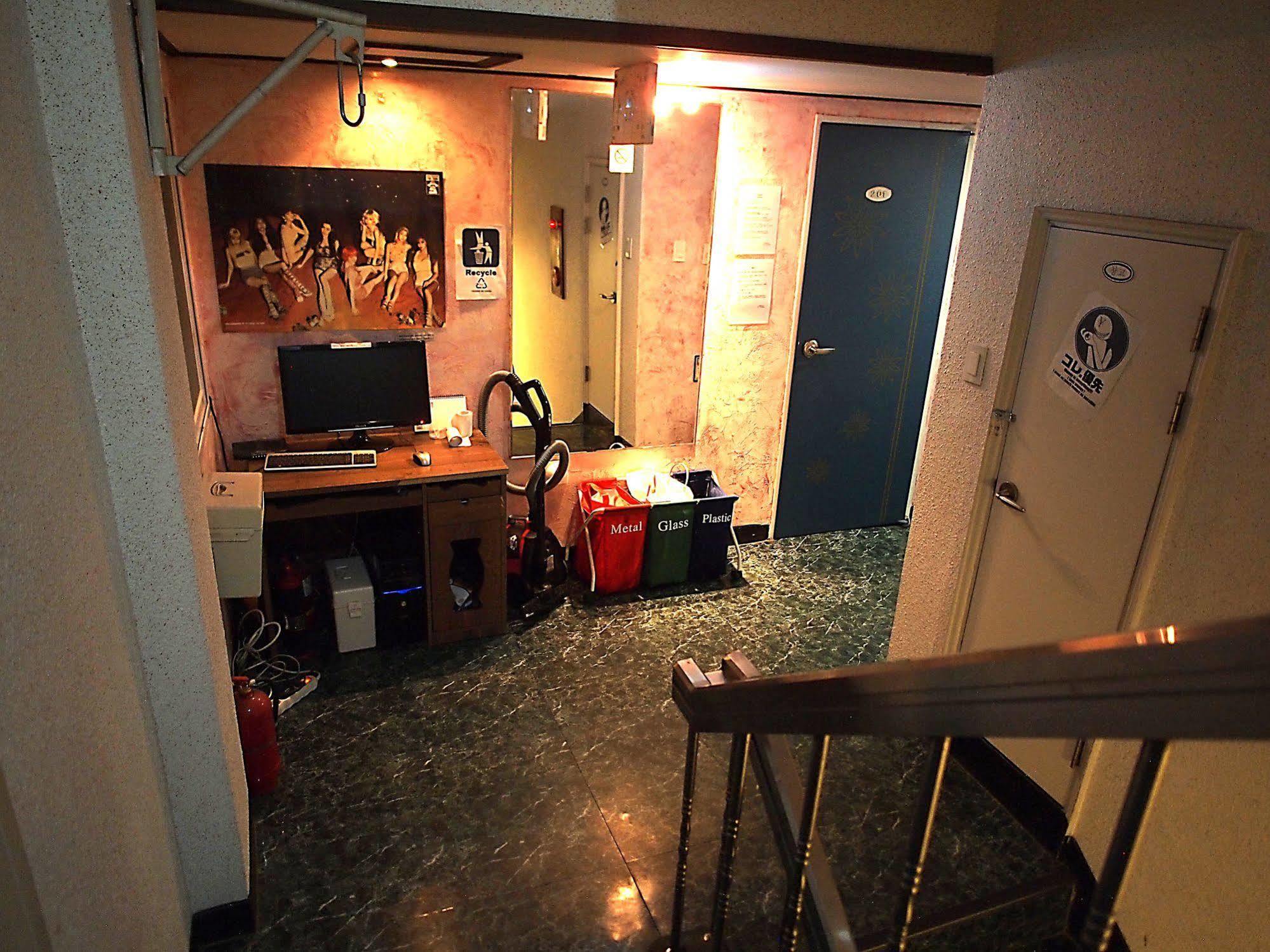 D.H Sinchon Guesthouse Seoul Eksteriør billede
