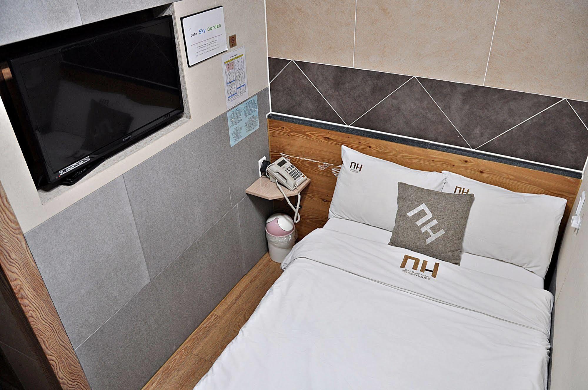 D.H Sinchon Guesthouse Seoul Eksteriør billede