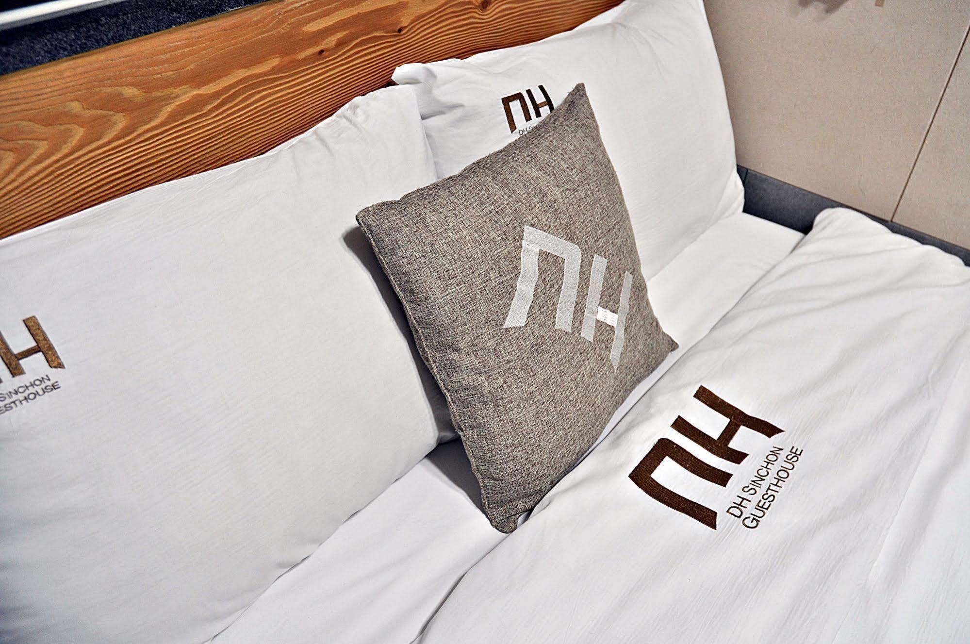 D.H Sinchon Guesthouse Seoul Eksteriør billede
