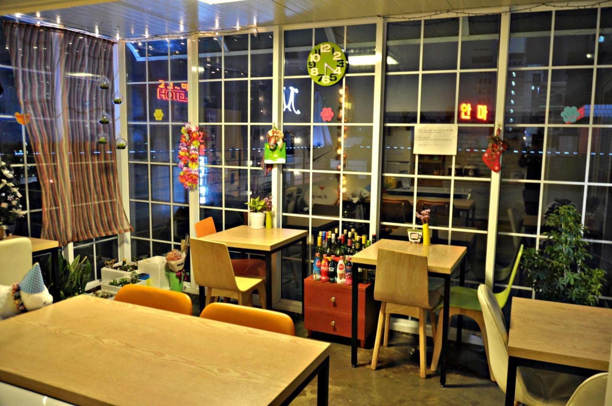 D.H Sinchon Guesthouse Seoul Eksteriør billede