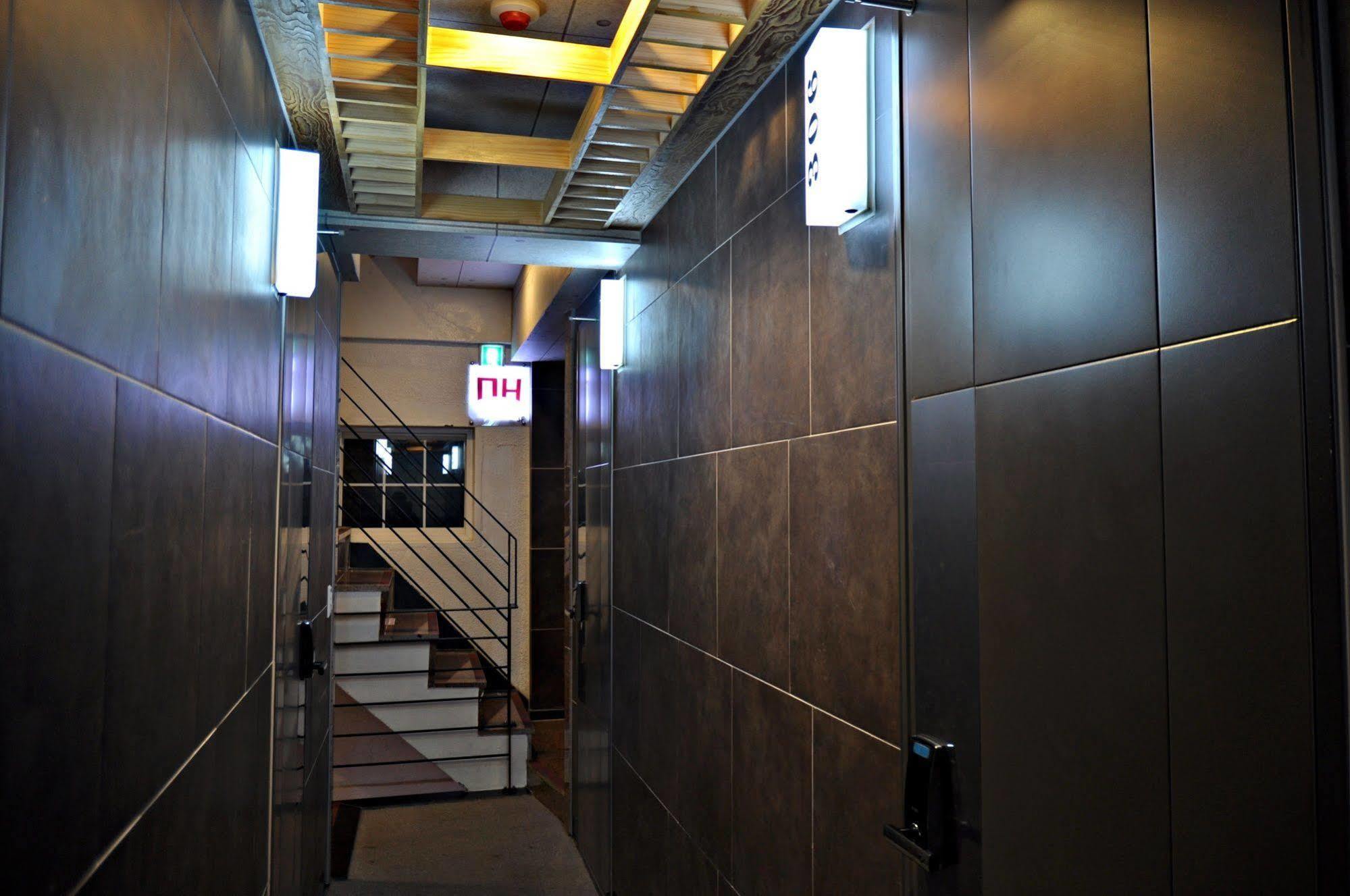 D.H Sinchon Guesthouse Seoul Eksteriør billede